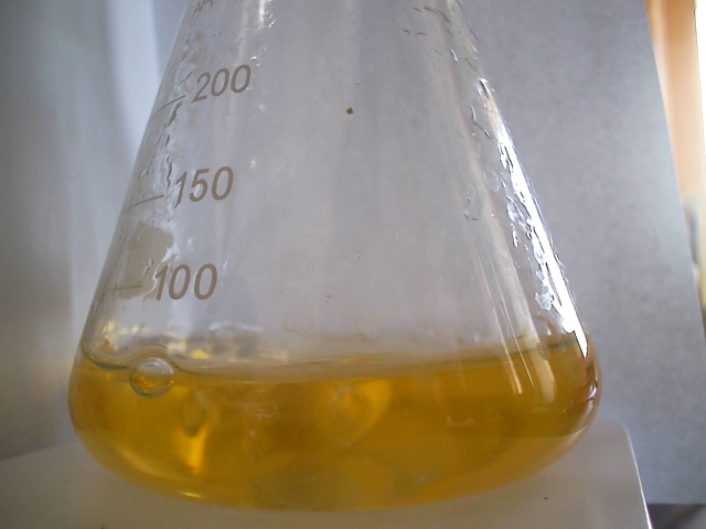 /flt/ai-titration/raw/commit/a1a039210463633acad5795df727cdc2f92f7cd9/Picture_Train/data/train/yellow/1710925236.jpg