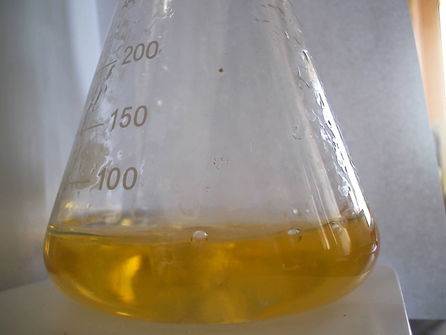 /flt/ai-titration/raw/commit/a1a039210463633acad5795df727cdc2f92f7cd9/Picture_Train/data/train/yellow/1710925238.jpg