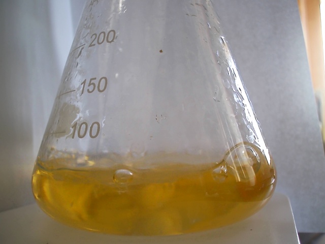 /flt/ai-titration/raw/commit/a1a039210463633acad5795df727cdc2f92f7cd9/Picture_Train/data/train/yellow/1710925243.jpg