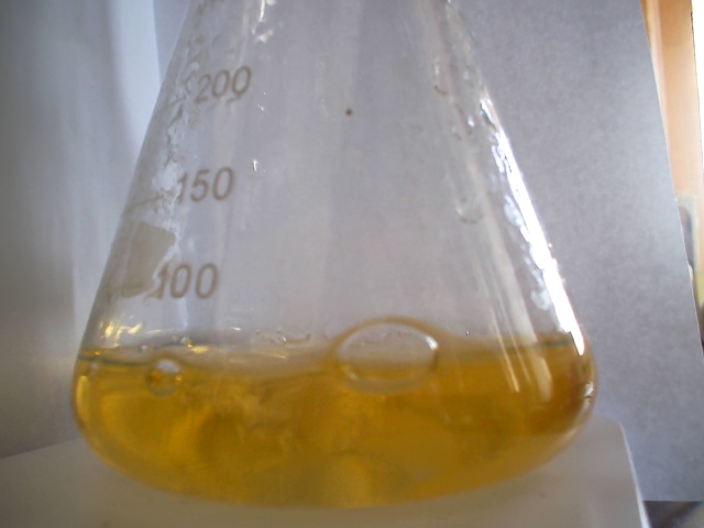 /flt/ai-titration/raw/commit/a1a039210463633acad5795df727cdc2f92f7cd9/Picture_Train/data/train/yellow/1710925318.jpg