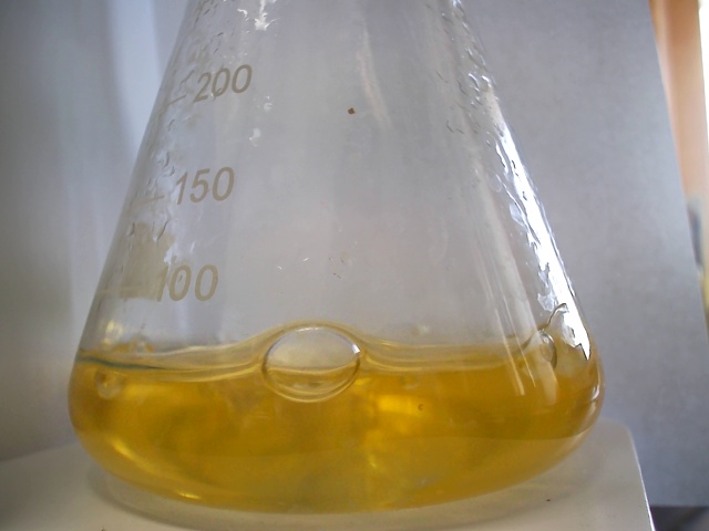 /flt/ai-titration/raw/commit/a1a039210463633acad5795df727cdc2f92f7cd9/Picture_Train/data/train/yellow/1710925495.jpg
