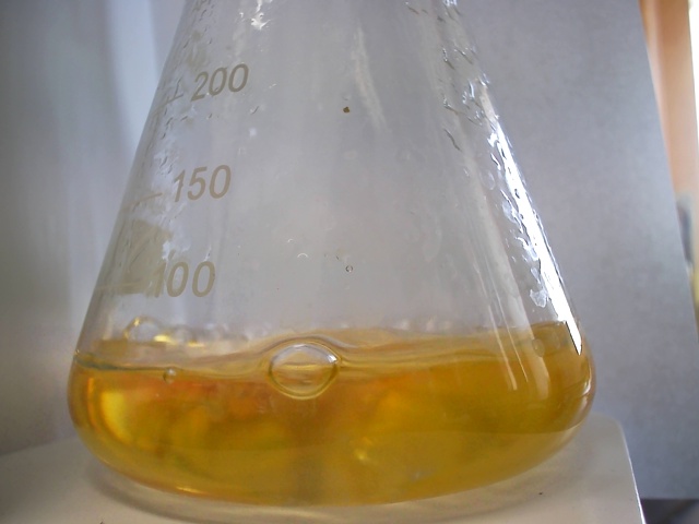 /flt/ai-titration/raw/commit/a1a039210463633acad5795df727cdc2f92f7cd9/Picture_Train/data/train/yellow/1710925570.jpg