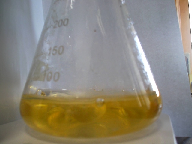 /flt/ai-titration/raw/commit/a1a039210463633acad5795df727cdc2f92f7cd9/Picture_Train/data/train/yellow/1710925618.jpg
